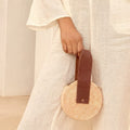 Sac rond en raphia et anse en cuir